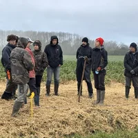 Plantation de haies champêtres à La Ferme du Ramier par les apprentis du Lycée Capou et les bénévoles de l'association Campagnes Vivantes 82