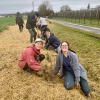 Plantation de haies champêtres à La Ferme du Ramier par les apprentis du Lycée Capou et les bénévoles de l'association Campagnes Vivantes 82