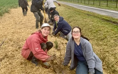 Plantation de haies champêtres à La Ferme du Ramier par les apprentis du Lycée Capou et les bénévoles de l'association Campagnes Vivantes 82